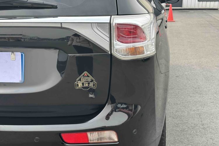 Used Mitsubishi Outlander (Import) 2013 2.0L Two-Wheel Drive Sport Navigation Version 5 Seats