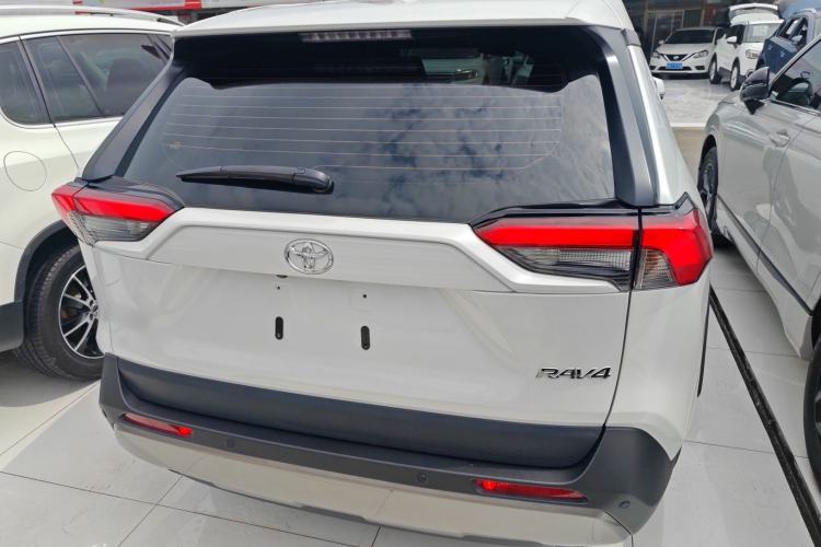 Used Toyota RAV4 2023 2.0L CVT Two-Wheel Drive Fashion Edition Rear