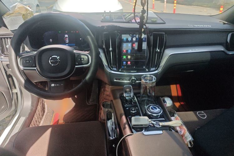 Used Volvo S60 New Energy 2024 T8 All-Wheel Drive Long-Range Zhiyi Luxury Edition
