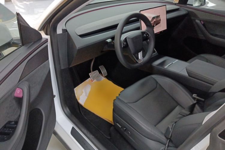 Used Tesla Model Y 2025 Long-Range All-Wheel-Drive Version