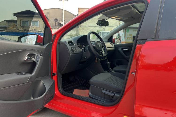 Used Volkswagen Polo 2016 1.6L Automatic Comfort Model
