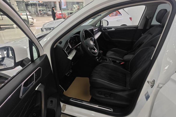 Used Volkswagen Tiguan L 2023 330TSI Automatic Two-Wheel Drive R-Line Enjoyment Edition
