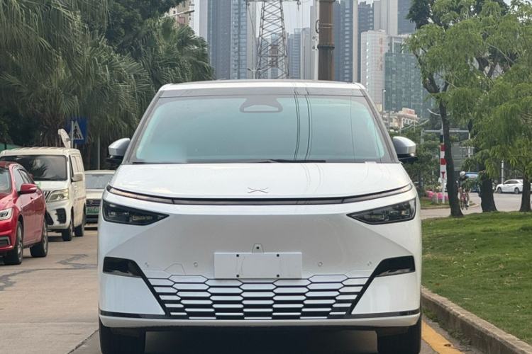 Used XPeng X9 2024 610 Long-Range Pro Exterior 7