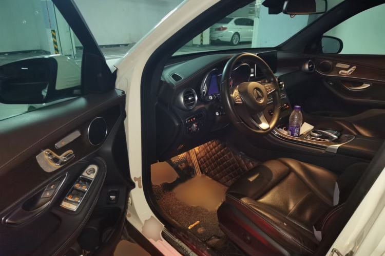 Used Mercedes-Benz GLC 2016 GLC 300 4MATIC Dynamic Model Interior 3