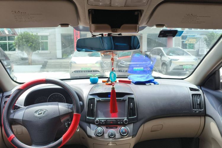 Used Hyundai Celesta 2011 1.6L Automatic Comfort Edition Center Console