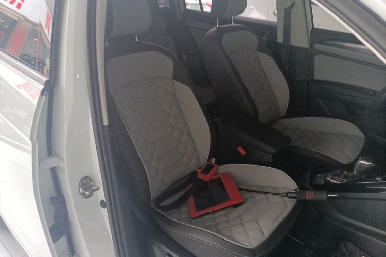 Used Volkswagen Tayron 2024 300TSI Two-Wheel-Drive Luxury Plus Advanced Version Right Front Seat