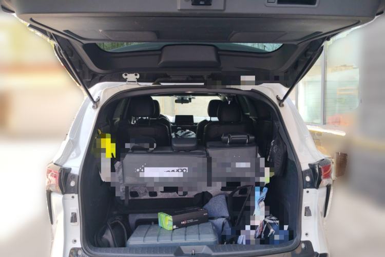 Used Toyota Granvia 2024 2.5L Hybrid Luxury Edition Trunk