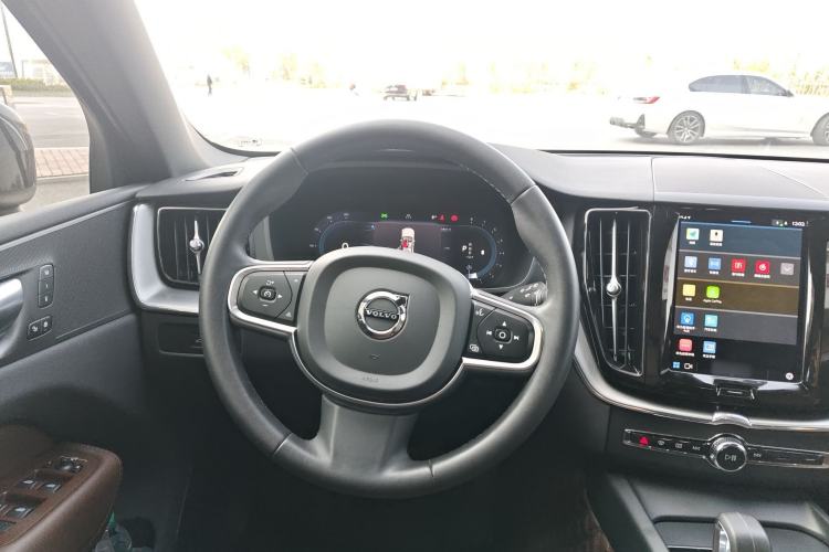 Used Volvo XC60 2024 B5 4x4 Smart Luxury Edition