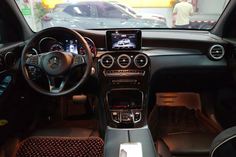 Used Mercedes-Benz GLC 2019 Facelift GLC 260 L 4MATIC Luxury Model Center Console