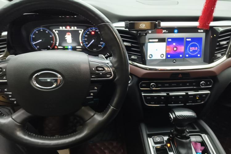 Used GAC Trumpchi GS8 2017 320T Four-Wheel Drive Luxury Smart Connectivity Version (7 Seats) Center Console