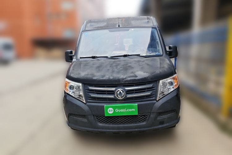 Used Dongfeng Yufeng 2015 2.5T Lingyun Edition Box Truck comes standard with the short-wheelbase mid-roof ZD25 model. Front