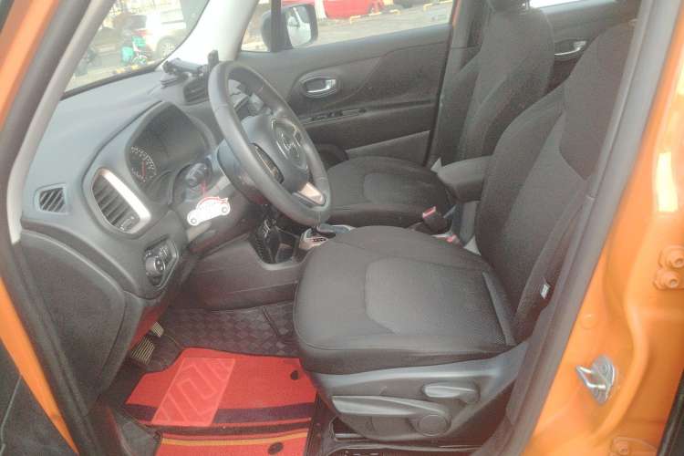 Used Jeep Renegade 2018 Connected Large Screen Version 180T Automatic High-Energy Edition