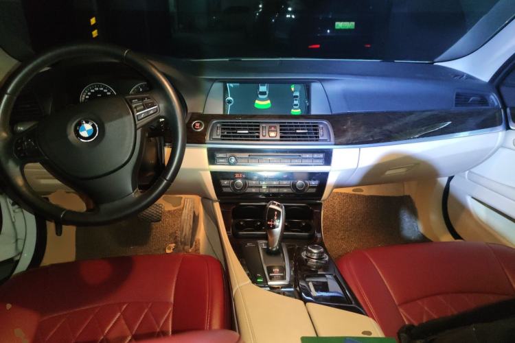 Used BMW 5 Series 2011 523Li Luxury Model Center Console