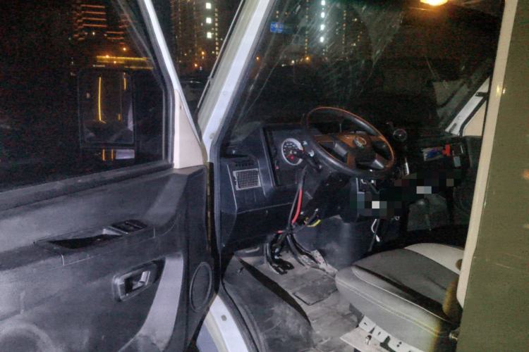 Used Iveco Daily 2020 2.5T A35 Passenger Van with Dual Tires Low Roof 5-9 Seats China V Emission Standard
