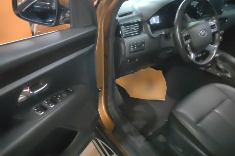 Used Kia KX7 2017 2.0T Automatic Two-Wheel Drive GLS 7-Seater