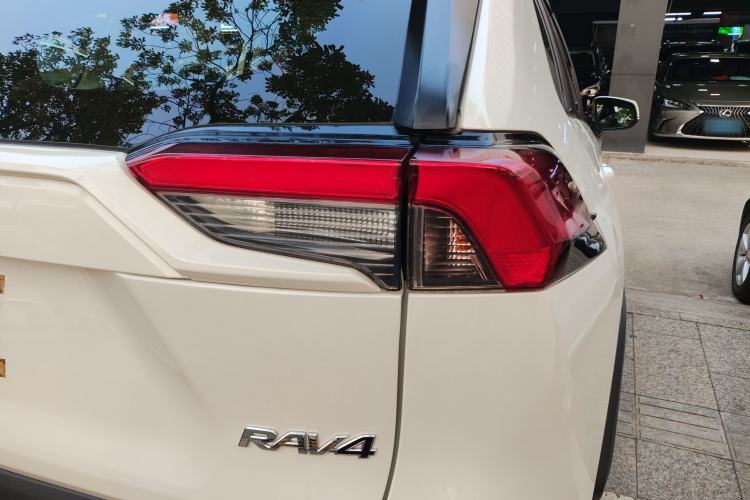 Used Toyota RAV4 2020 2.0L CVT Two-Wheel Drive Fashion PLUS Edition Right Rear Taillight