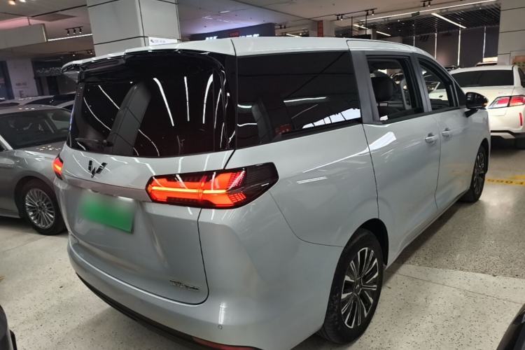 Used Wuling Starlight 730 2025 Model Pure Electric 500km Luxury Edition
