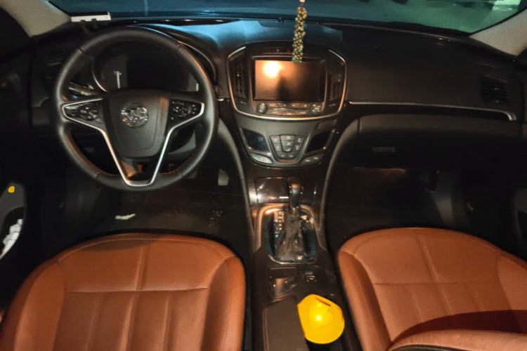 Used Buick Regal 2014 2.4L SIDI Luxury Fashion Edition Center Console