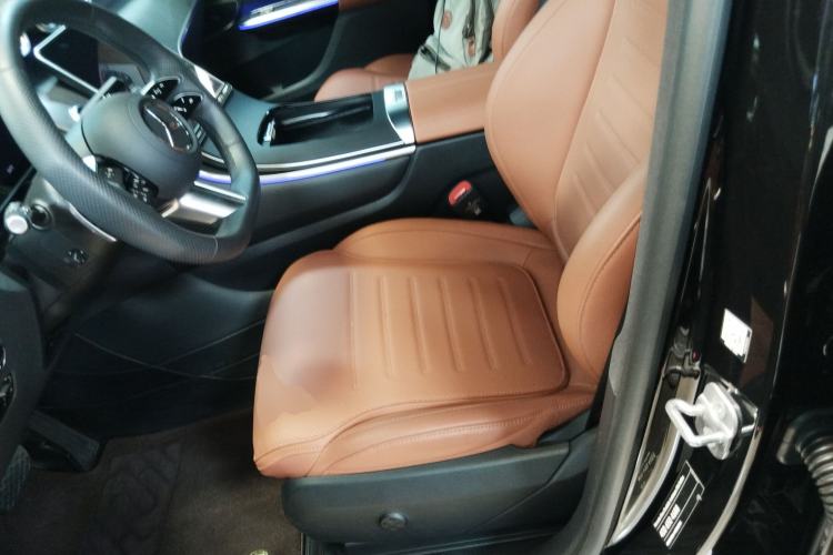 Used Mercedes-Benz GLC 2024 Facelifted GLC 260 L 4MATIC Luxury Version 5 Seats