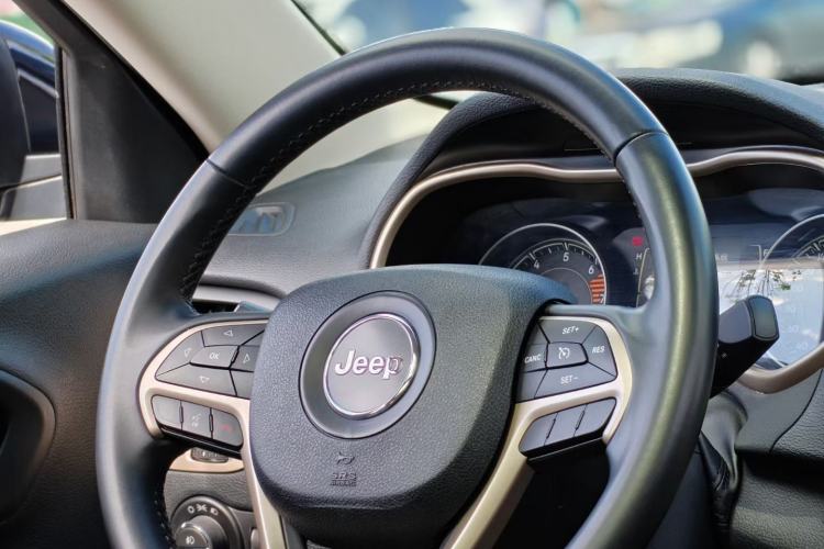 Used Jeep Cherokee 2016 2.4L Leading Edition
