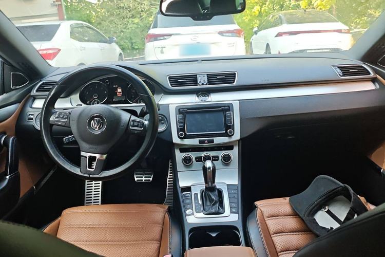 Used Volkswagen FAW-Volkswagen CC 2015 2.0 TSI Ultimate Model Center Console