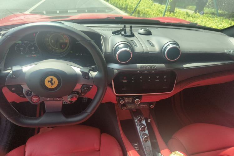 Used Ferrari Portofino 2018 3.9T Center Console