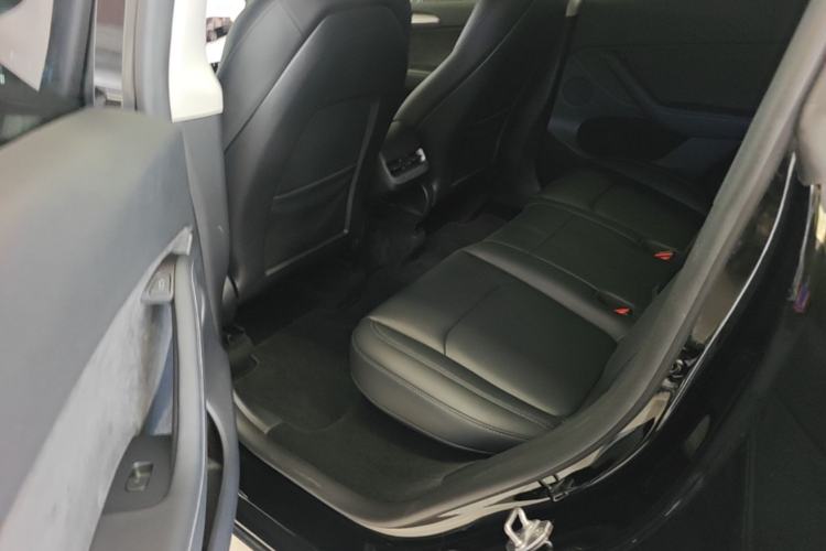 Ojetý Tesla Model Y 2023 Long-Range All-Wheel-Drive Version