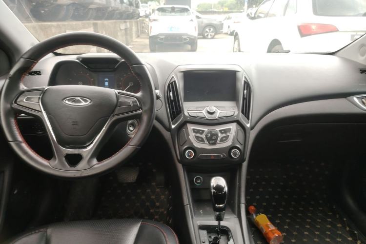 Used Chery Arrizo 5 2016 1.5L CVT Trendsetting Edition Center Console