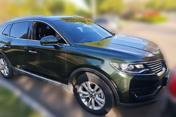 Used Lincoln MKX 2015 2.0T Two-Wheel Drive Deluxe Edition Front Right 45 Deg