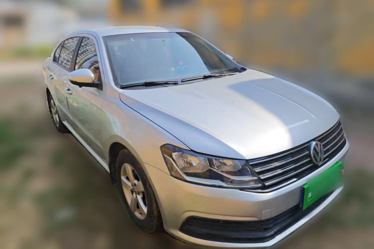 Used Volkswagen Lavida 2015 1.6L Manual Fashion Edition Front Right 45 Deg