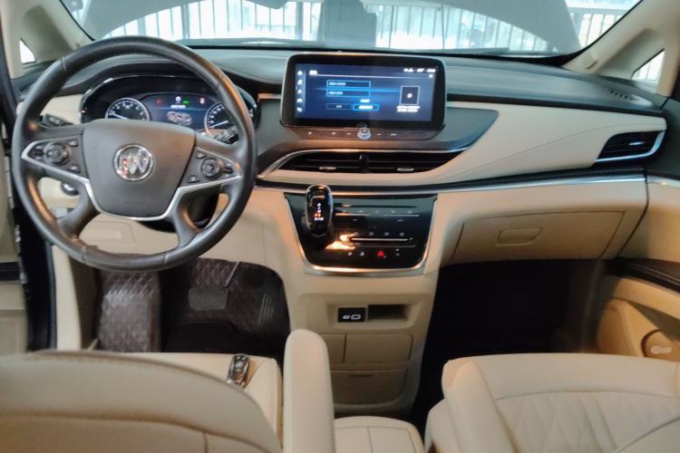 Used Buick GL8 2023 Facelifted Land Cruiser Executive Luxury Version