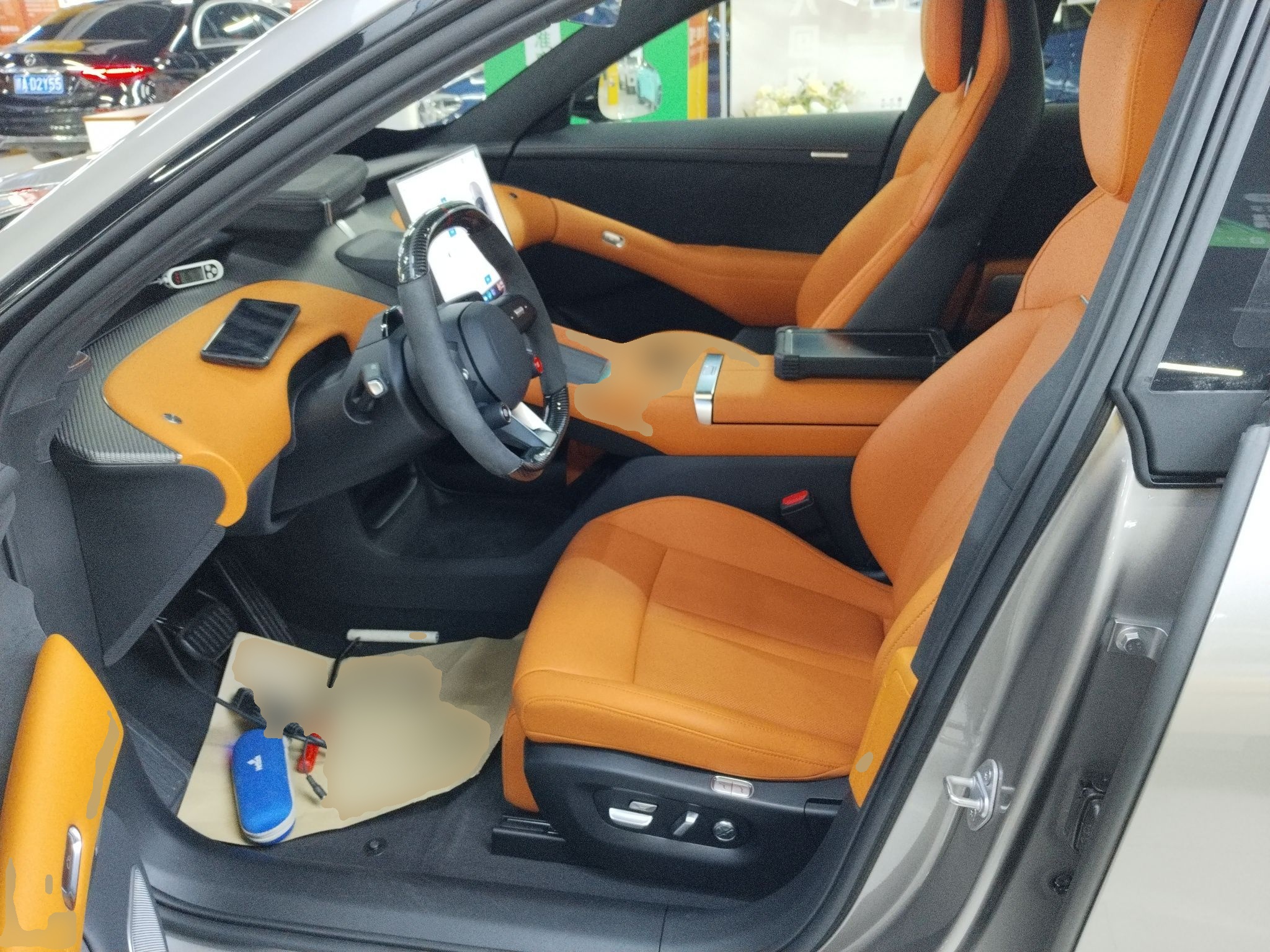 المقاعد الأمامية داخل السيارة