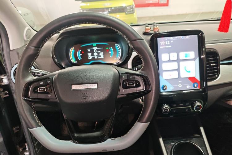 Used Chery QQ Little Ant 2022 Revised Version Sweet Pink Edition Half-Sugar Version Lithium Iron Phosphate 30.7 kWh 30 kW 301 km Center Console