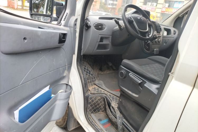 Used SAIC MAXUS Xintu V80 2019 2.5T Classic AMT Aoyuntong Short Wheelbase Mid-Roof 5/6-Seater
