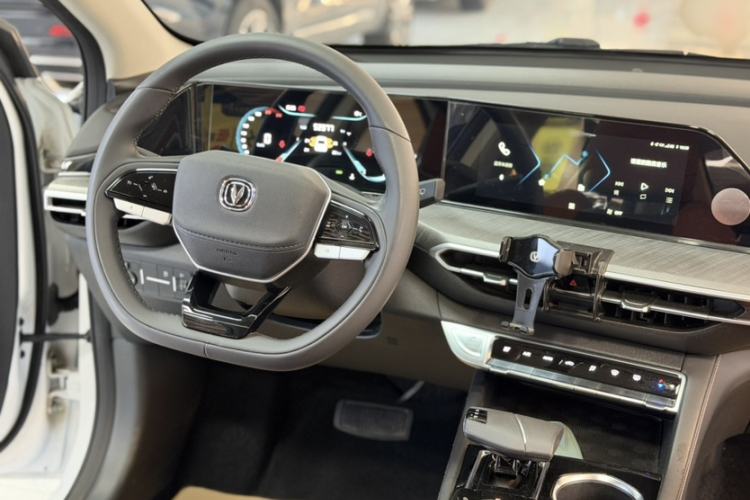 Used CHANGAN Eado 2023 Changan Edition PLUS Blue Whale NE 1.4T GDI DCT Prestige Version
