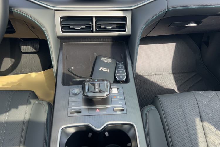 Used BYD Song L DM-i 2025 Intelligent Driving Version 160 km Beyond-Range Type Gear Lever