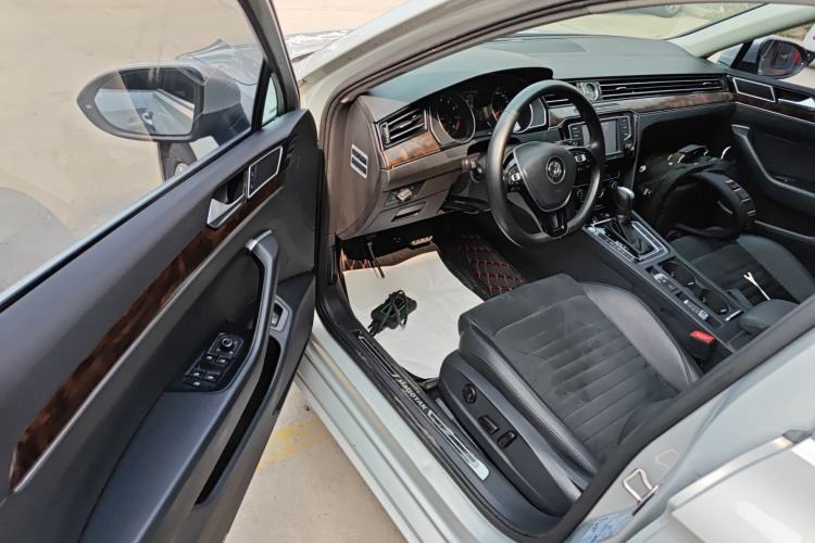 Used Volkswagen Magotan 2017 330TSI DSG Luxury Model Driver Seat