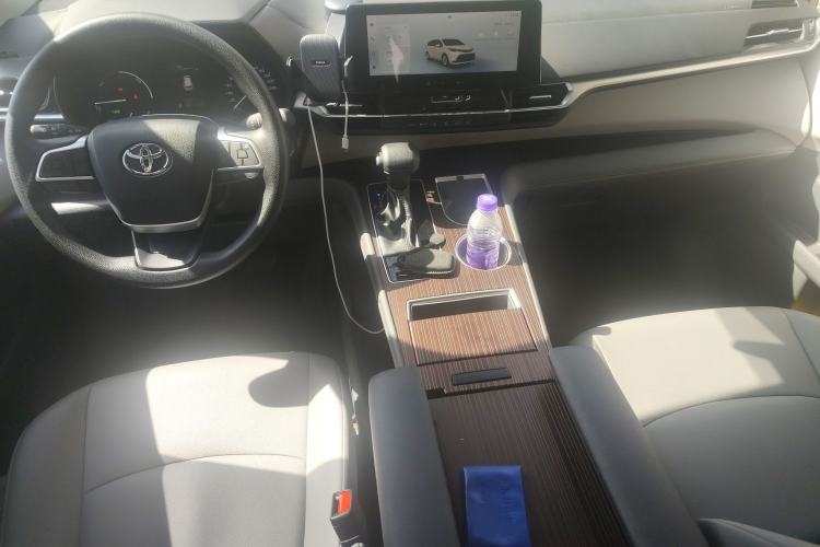 Used Toyota Granvia 2023 2.5L Hybrid Comfort Edition Interior 2