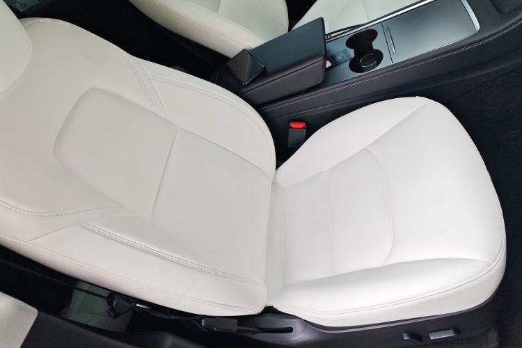 Used Tesla Model Y 2022 Long-Range All-Wheel-Drive Version