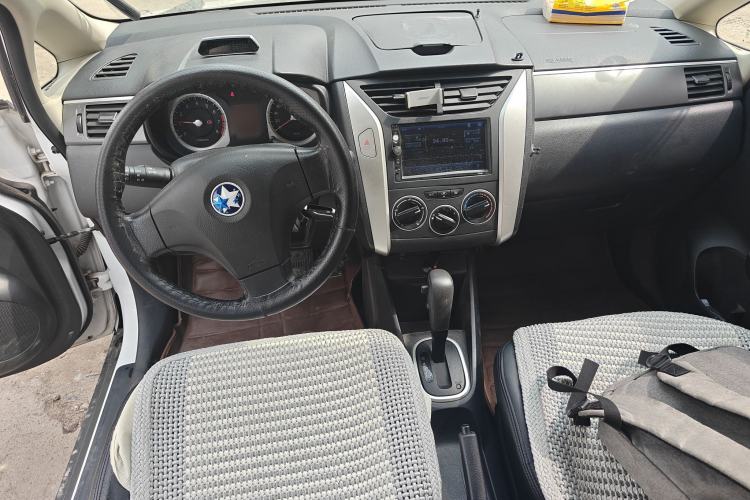 Used Venucia R50X 2013 1.6L Automatic Model