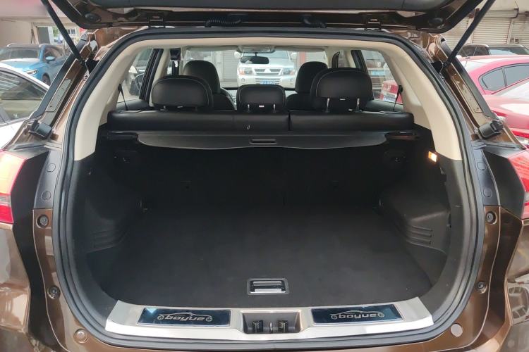 Used Geely Auto Emgrand X7 Sport 2016 1.8TD Automatic Smart Connectivity Version Trunk