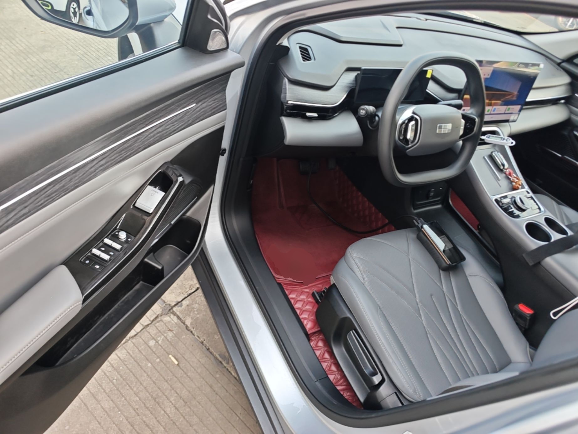 Geely Galaxy L6 2025 EM-i 60km Launch Edition — снимка 18