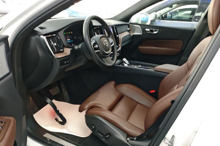 Used Volvo XC60 New Energy 2024 T8 Plug-in Hybrid Long-Range All-Wheel Drive Smart Luxury Edition