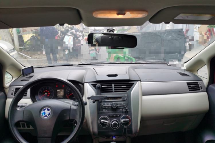 Used Venucia R50 2015 1.6L Automatic Fashion Edition
