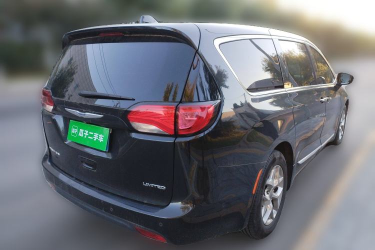 Used Chrysler Grand Voyager 2017 3.6L Premium Edition
