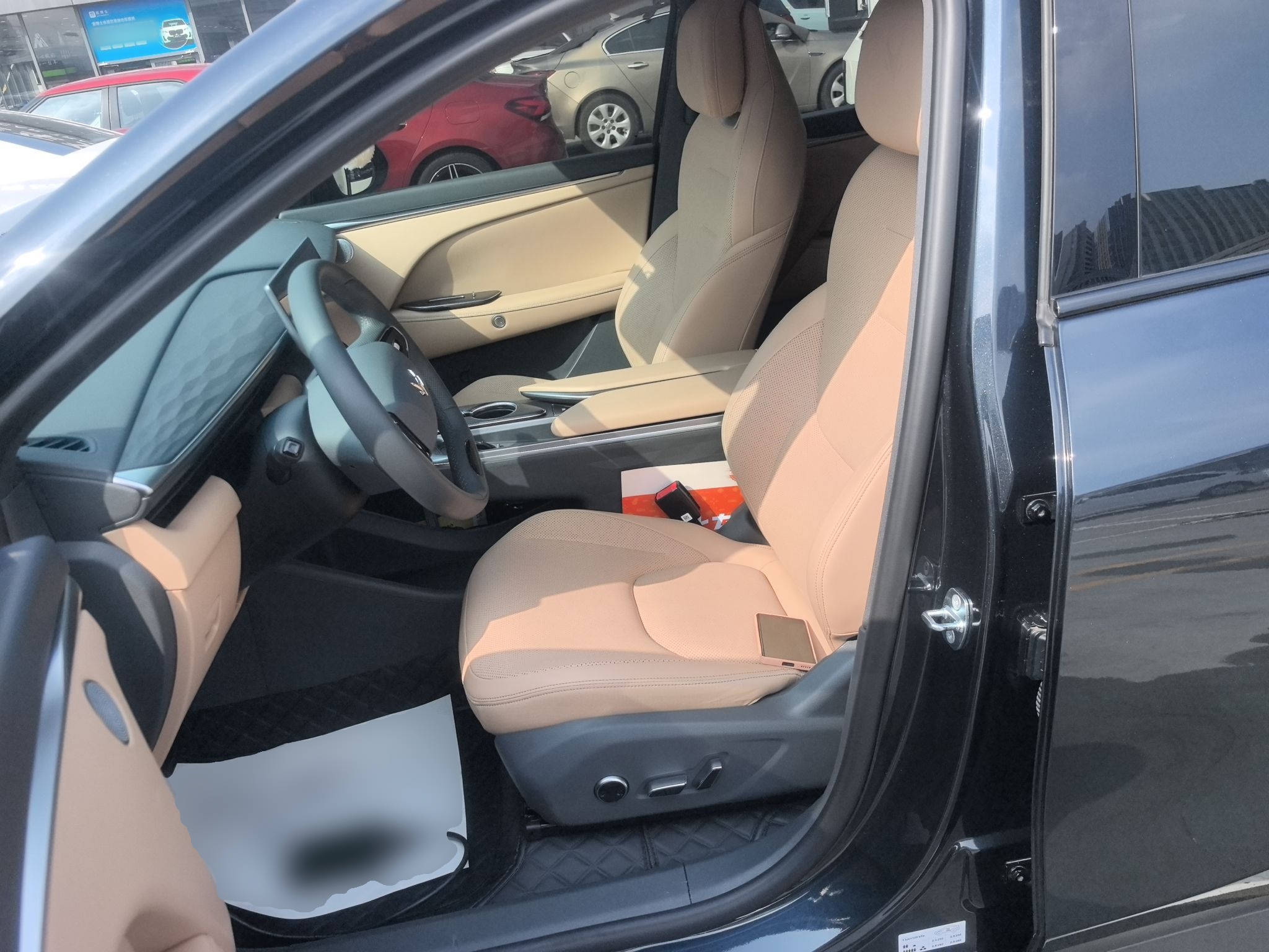 المقاعد الأمامية داخل السيارة