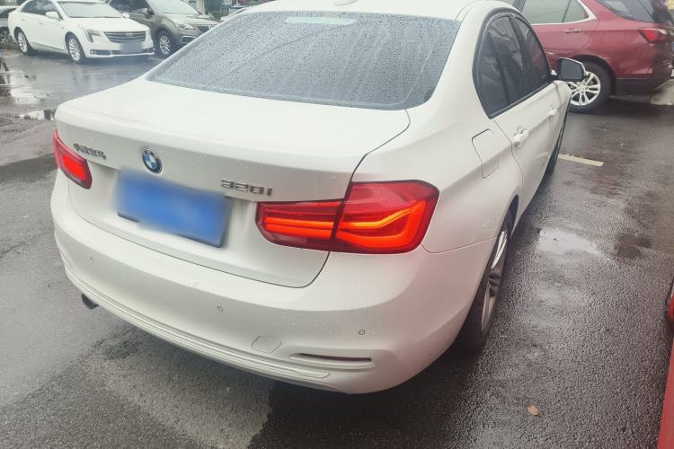 Used BMW 3 Series 2016 320i Fashion Model Rear Right 45 Deg