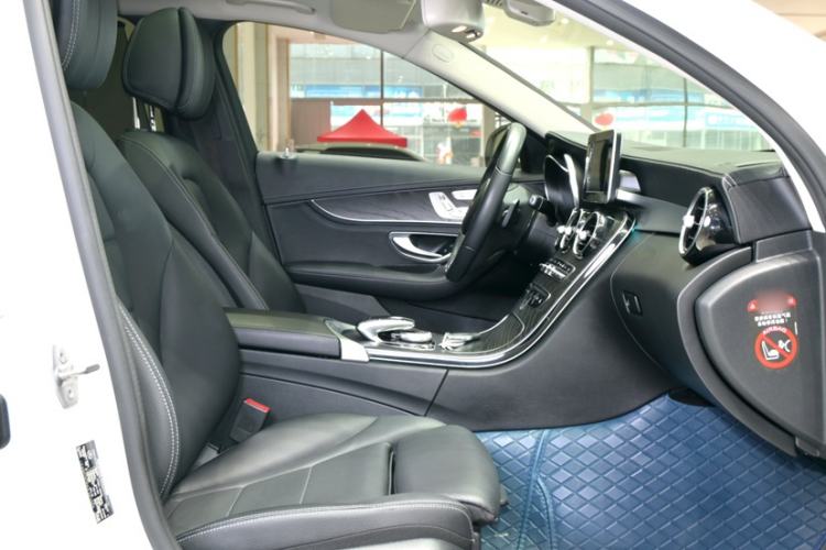 Used Mercedes-Benz C-Class 2018 C 200 L 4MATIC Sport Edition Interior 10