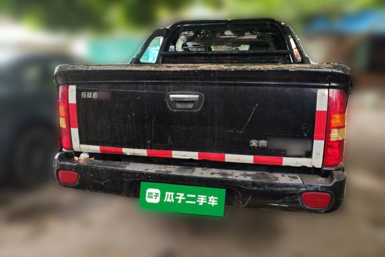 Used Foton Tunland 2017 2.8T E-Series Diesel Two-Wheel Drive Comfort Version with Low Cargo Bed and Long Cabin Meeting China V Emission Standards
