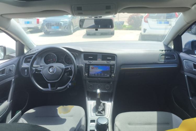 Used Volkswagen Golf 2014 1.4TSI Automatic Comfort Model Center Console